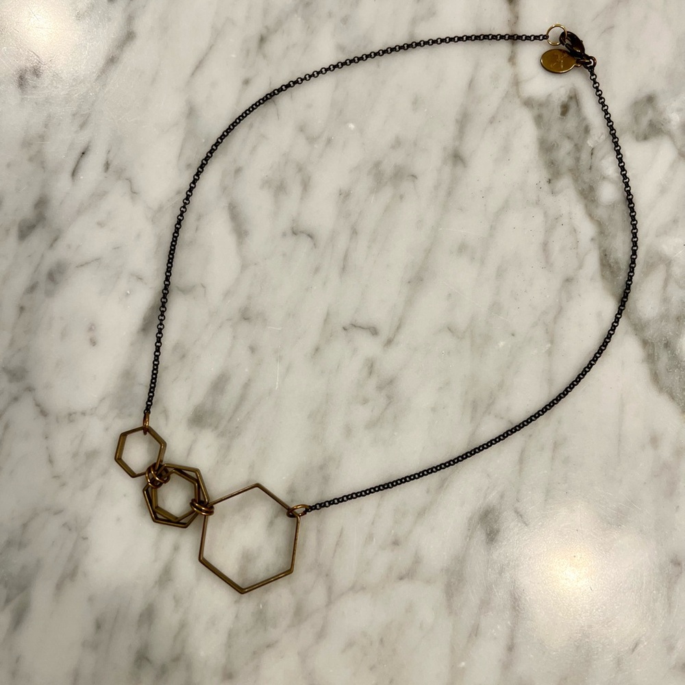 🌟Larissa Loden Horizon Triple Hexagon necklace